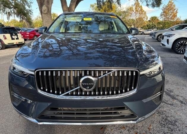 2023 Volvo XC60 Plus's photo