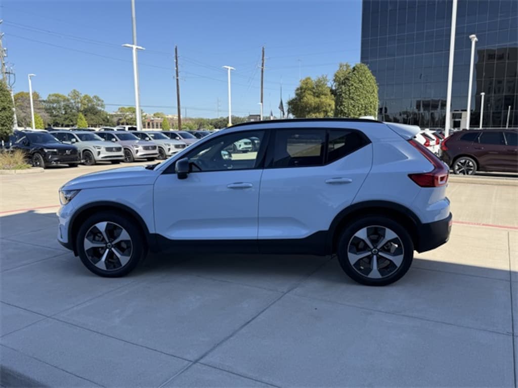 Certified 2025 Volvo XC40 B5 Plus Dark Theme SUV