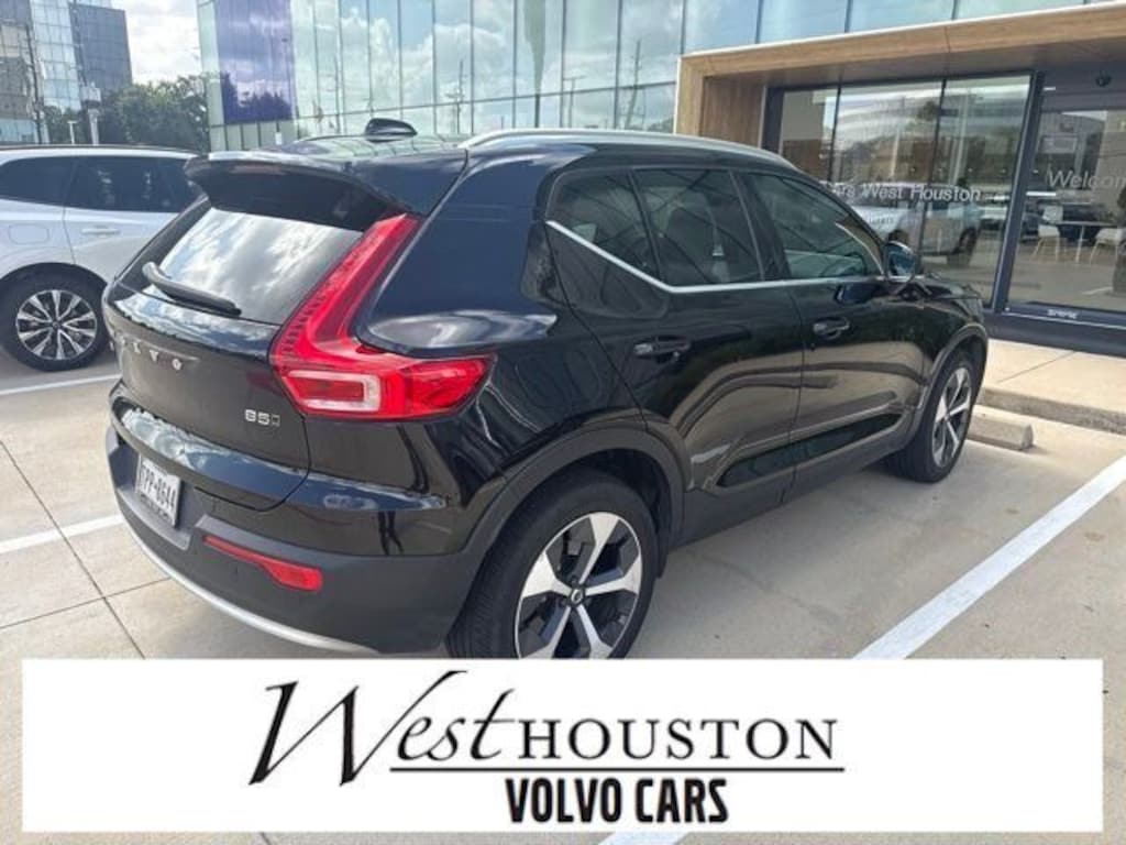 Certified 2024 Volvo XC40 B5 Core SUV