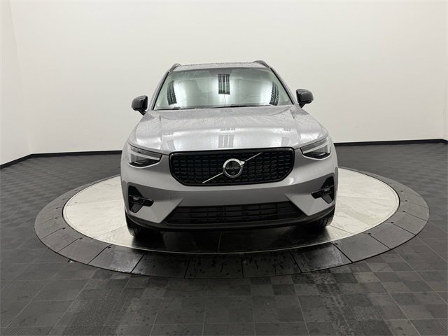 2026 Volvo XC40 Plus photo 2