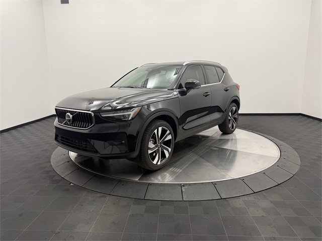 2025 Volvo XC40 photo 2