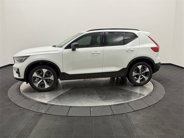 2026 Volvo XC40 Plus photo 3