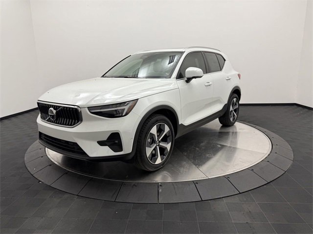 2025 Volvo XC40 Plus photo 3