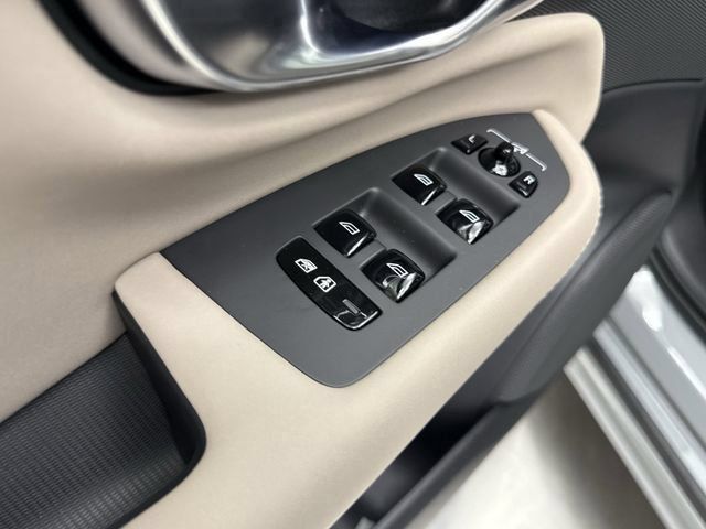 2026 Volvo XC90 Plus - Photo 12