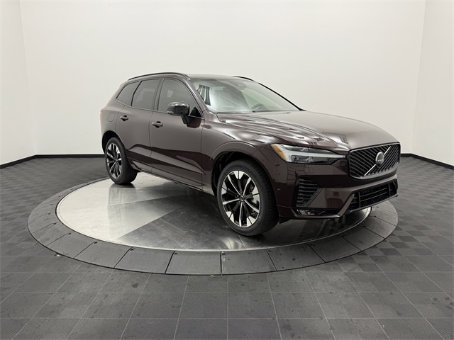 2026 Volvo XC60 Plus's photo