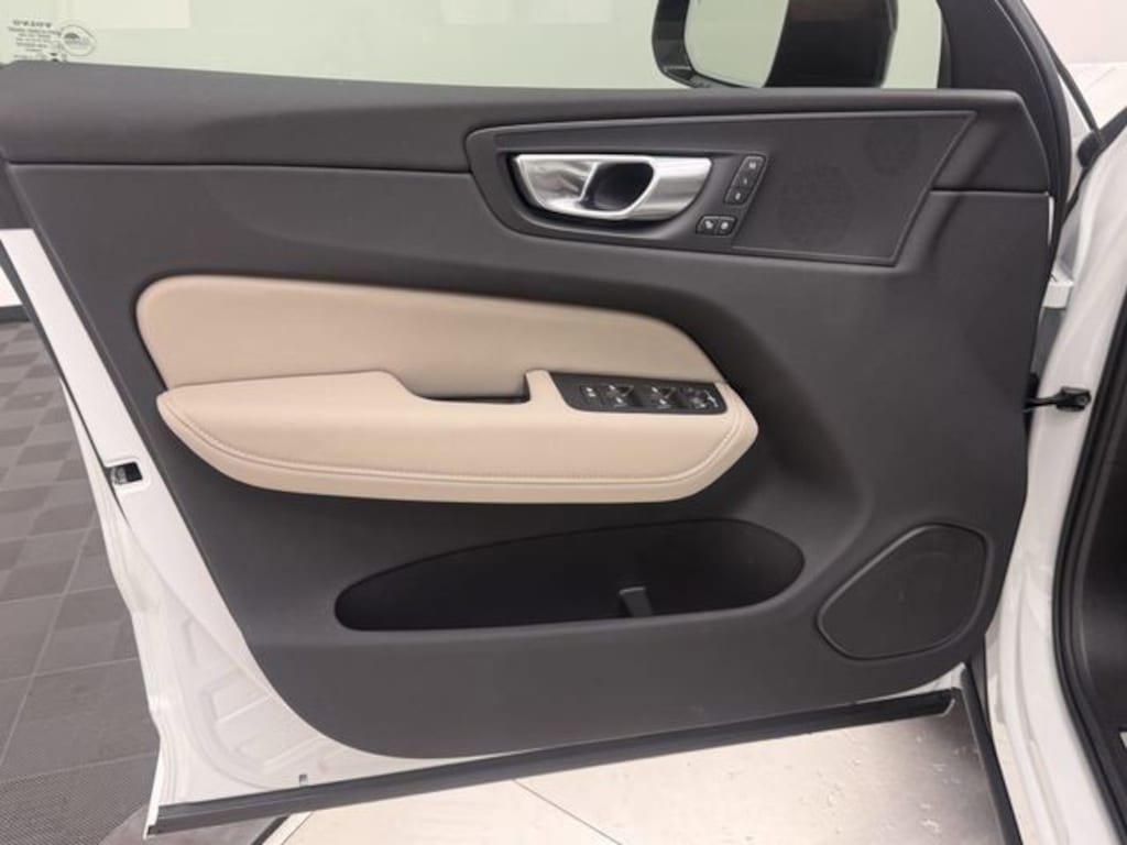 New 2026 Volvo XC60 B5 Core SUV