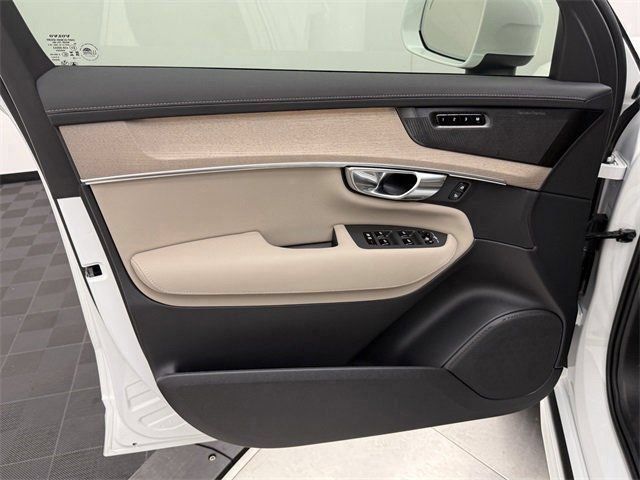 2026 Volvo XC90 Plus - Photo 10