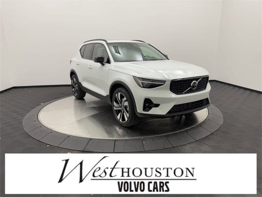 New 2025 Volvo XC40 B5 Plus Dark Theme SUV