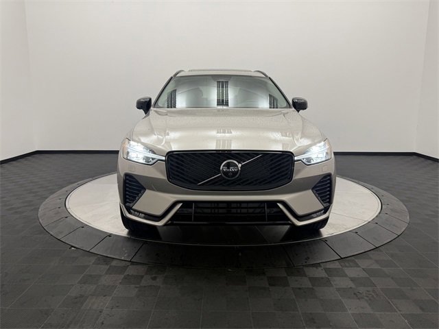 2026 Volvo XC60 B5 Plus photo 2
