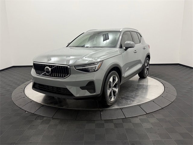 2025 Volvo XC40 Core photo 2