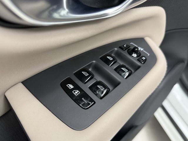 2026 Volvo XC90 Plus - Photo 11