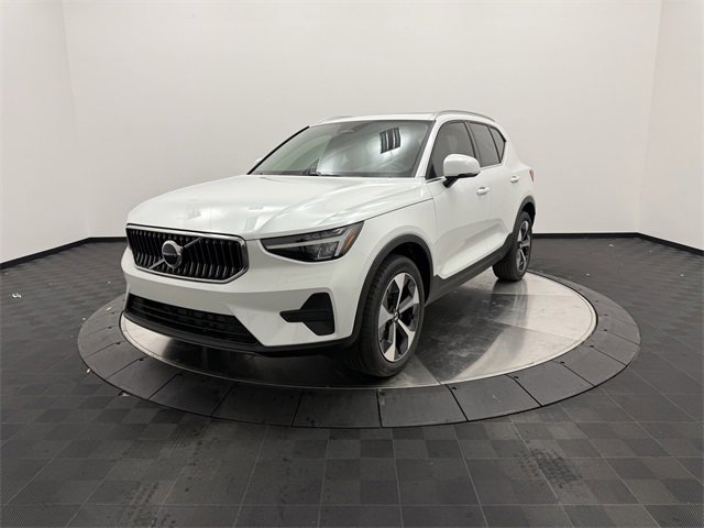 2025 Volvo XC40 Core photo 4