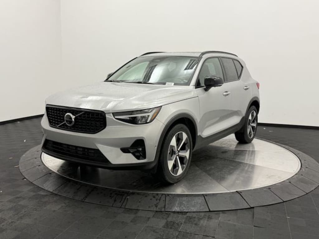 Certified 2023 Volvo XC40 B5 Plus Dark Theme SUV