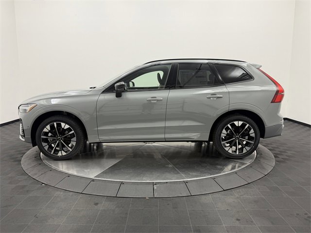 2026 Volvo XC60 B5 Plus photo 4
