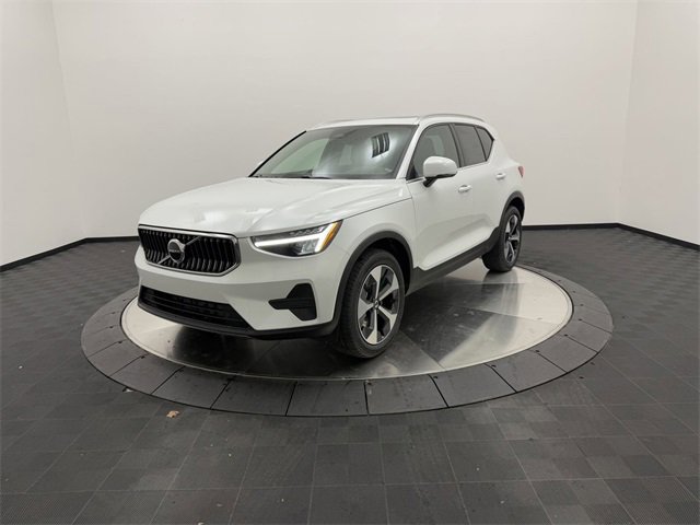 2025 Volvo XC40 Core photo 3