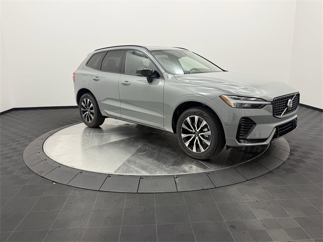 2025 Volvo XC60 Plus's photo