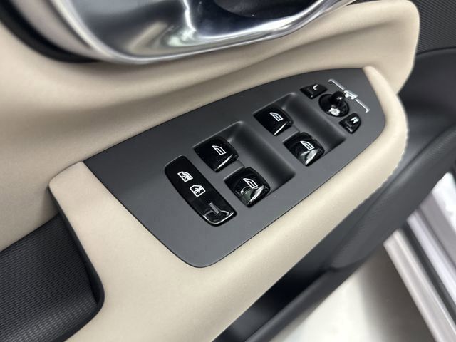 2026 Volvo XC90 Plus - Photo 12