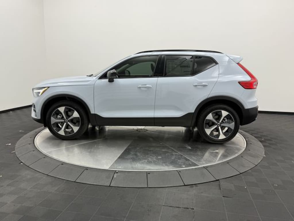 New 2026 Volvo XC40 B5 Plus SUV