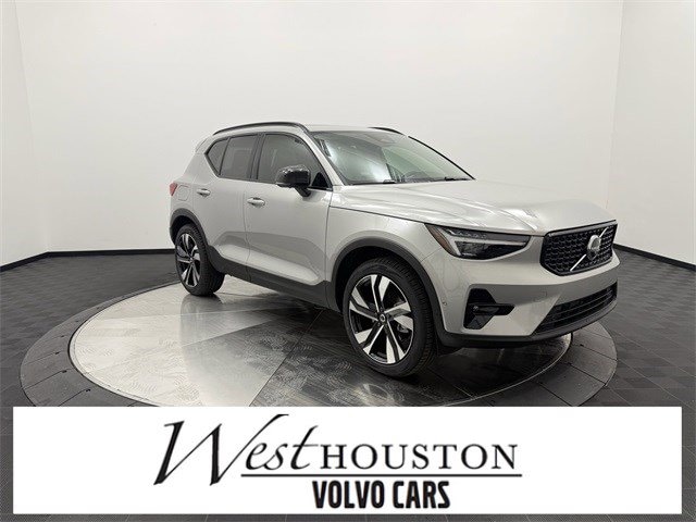 2025 Volvo XC40 B5 Plus Dark Theme SUV