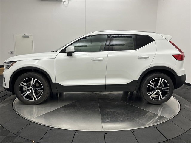 2025 Volvo XC40 Core photo 3