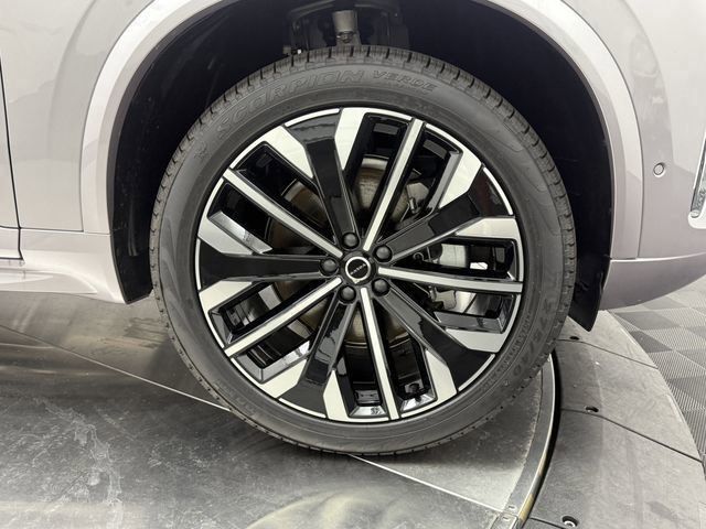 2026 Volvo XC90 Plus - Photo 10