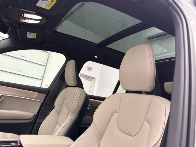 2026 Volvo XC90 Plus - Photo 15