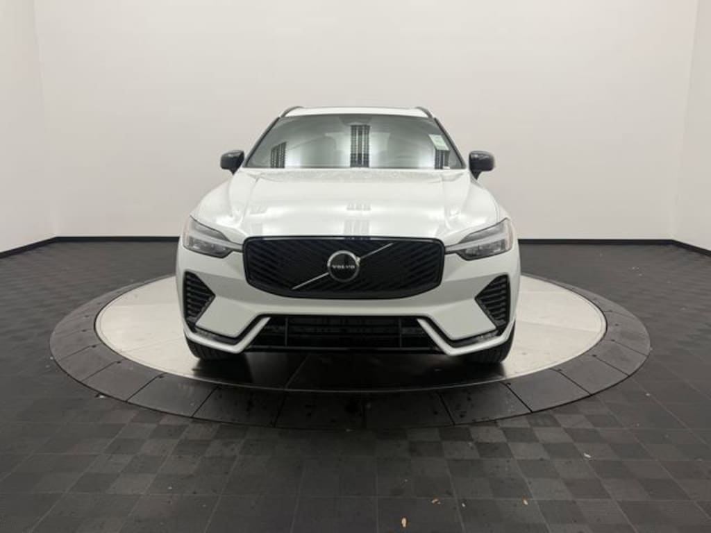 New 2026 Volvo XC60 B5 Core SUV