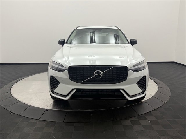 2025 Volvo XC60 B5 Core photo 2