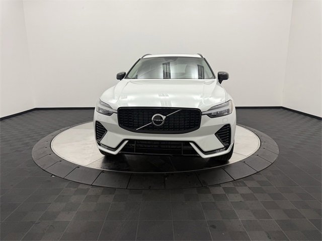 2025 Volvo XC60 B5 Core photo 3