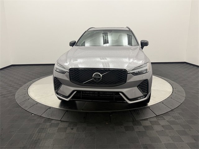 2026 Volvo XC60 B5 Plus photo 2