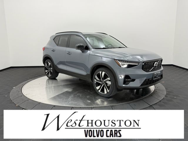 2023 Volvo XC40 B5 Plus Dark AWD's photo
