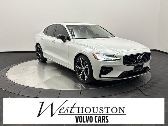 2024 Volvo S60 B5 Core Dark Theme AWD's photo