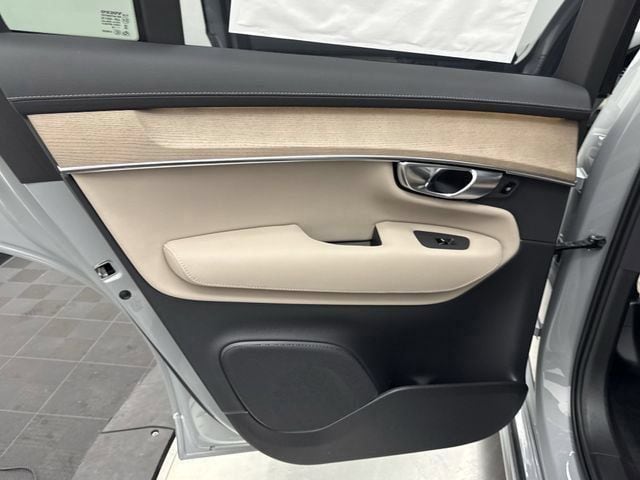 2026 Volvo XC90 Plus - Photo 25