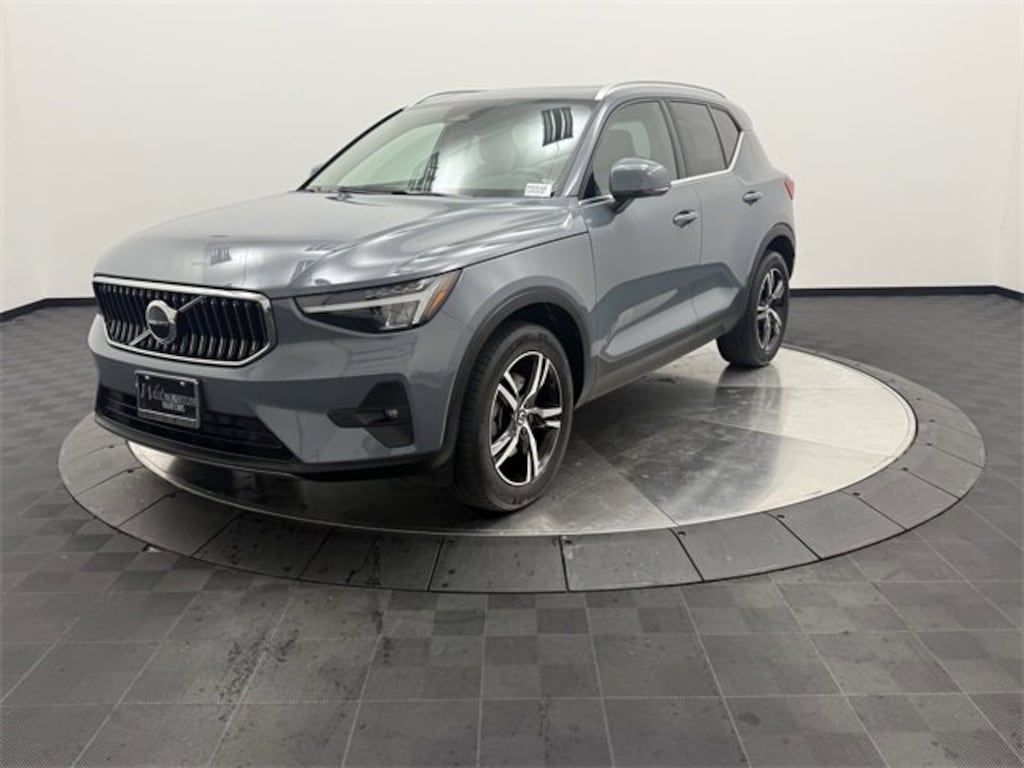 Certified 2023 Volvo XC40 Plus Bright Theme B5 AWD Plus Bright Theme