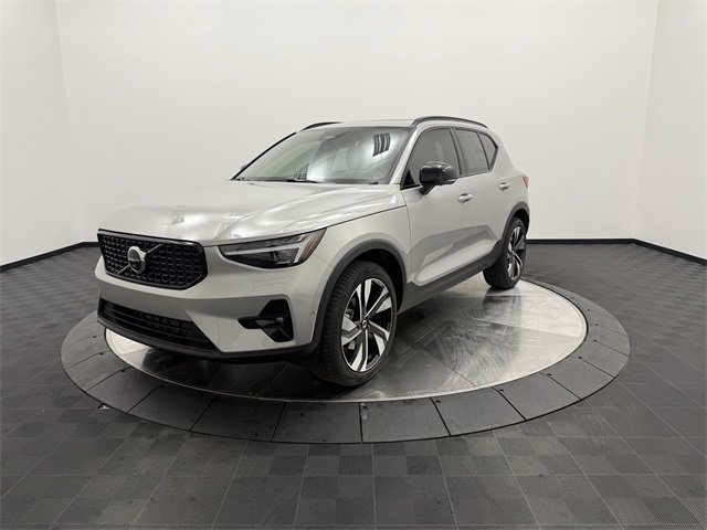 2025 Volvo XC40 Plus photo 2