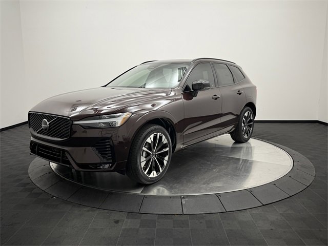 2026 Volvo XC60 Plus photo 2