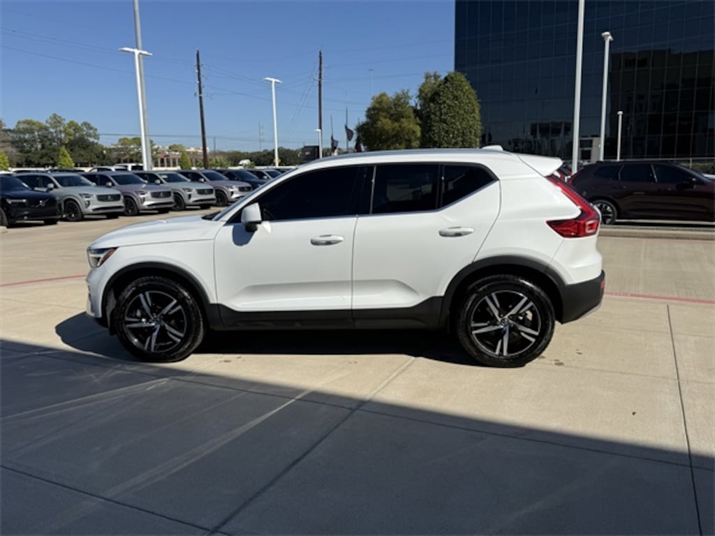 Certified 2025 Volvo XC40 B5 Core SUV
