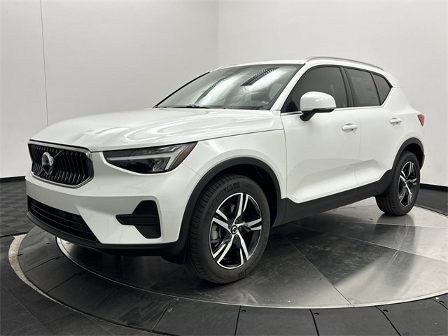 2025 Volvo XC40 Core photo 4