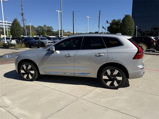 2023 Volvo XC60 Recharge Hybrid T8 eAWD Plus photo 4