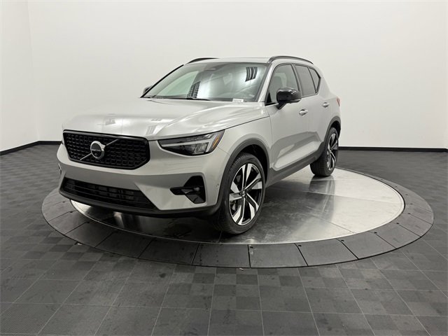 2025 Volvo XC40 AWD Plus photo 3