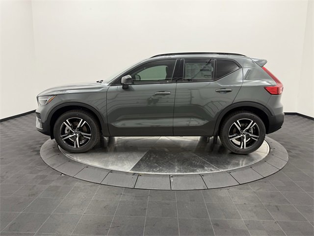 2026 Volvo XC40 Core photo 3