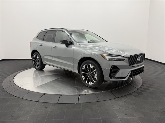 2026 Volvo XC60 Plus's photo