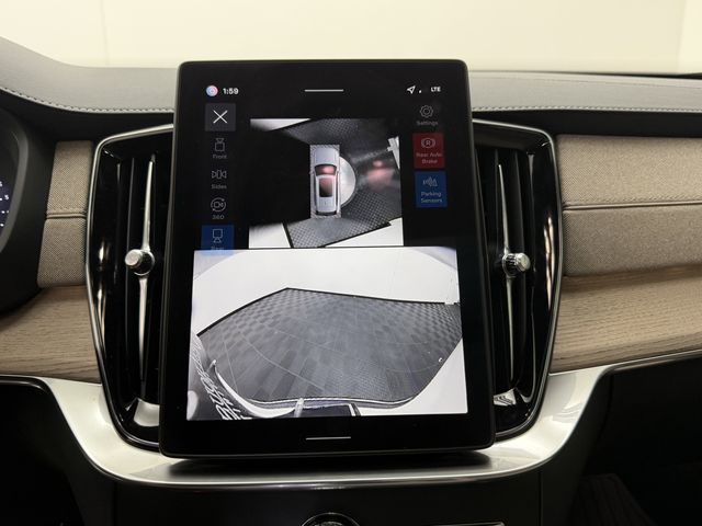 2026 Volvo XC90 Plus - Photo 17