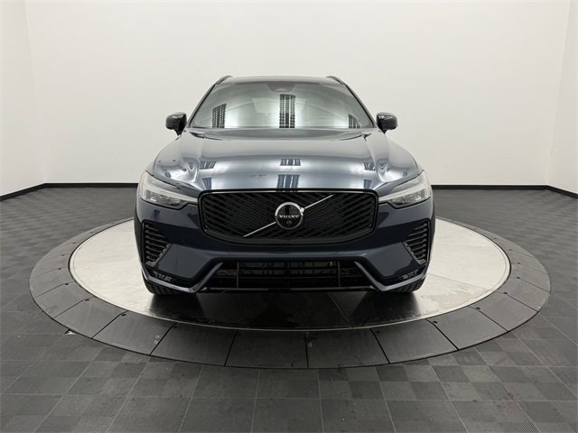 2026 Volvo XC40 B5 Plus photo 2