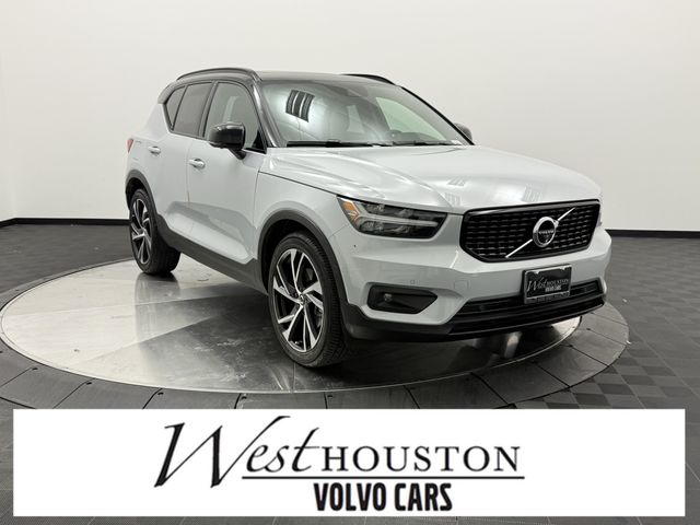 2022 Volvo XC40 T5 R-Design AWD's photo