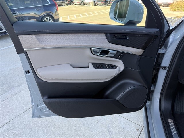 2025 Volvo XC90 AWD Plus photo 4