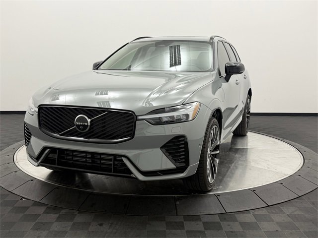 2026 Volvo XC60 Hybrid T8 photo 2