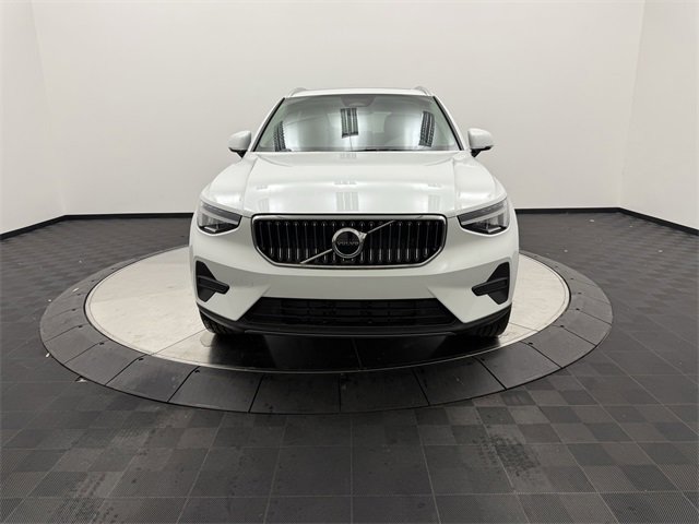 2025 Volvo XC40 Core photo 3