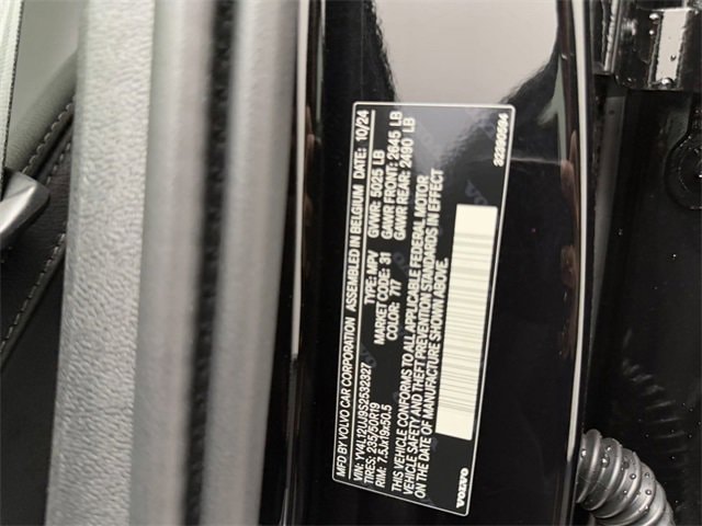 2025 Volvo XC40 Core photo 5