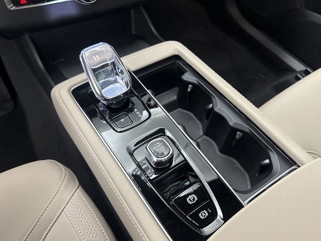 2026 Volvo XC90 Plus - Photo 22